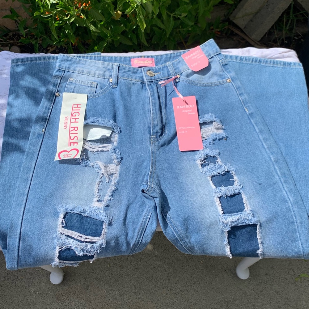 NWT distressed high rise Bamboo jeans - Picture 3 of 7